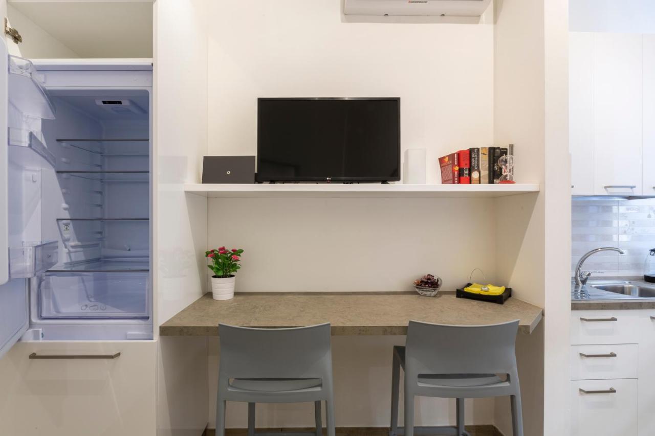 Yellow Line Apartment Milaan Buitenkant foto